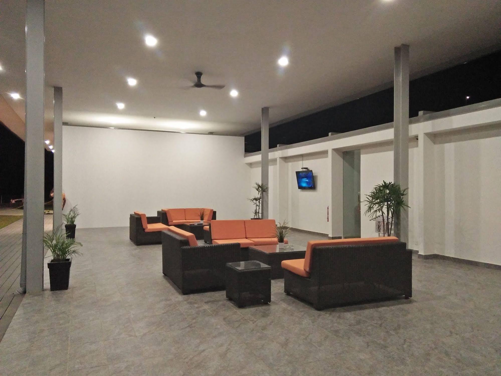 Lakeview Terrace Resort Pengerang Bagian luar foto