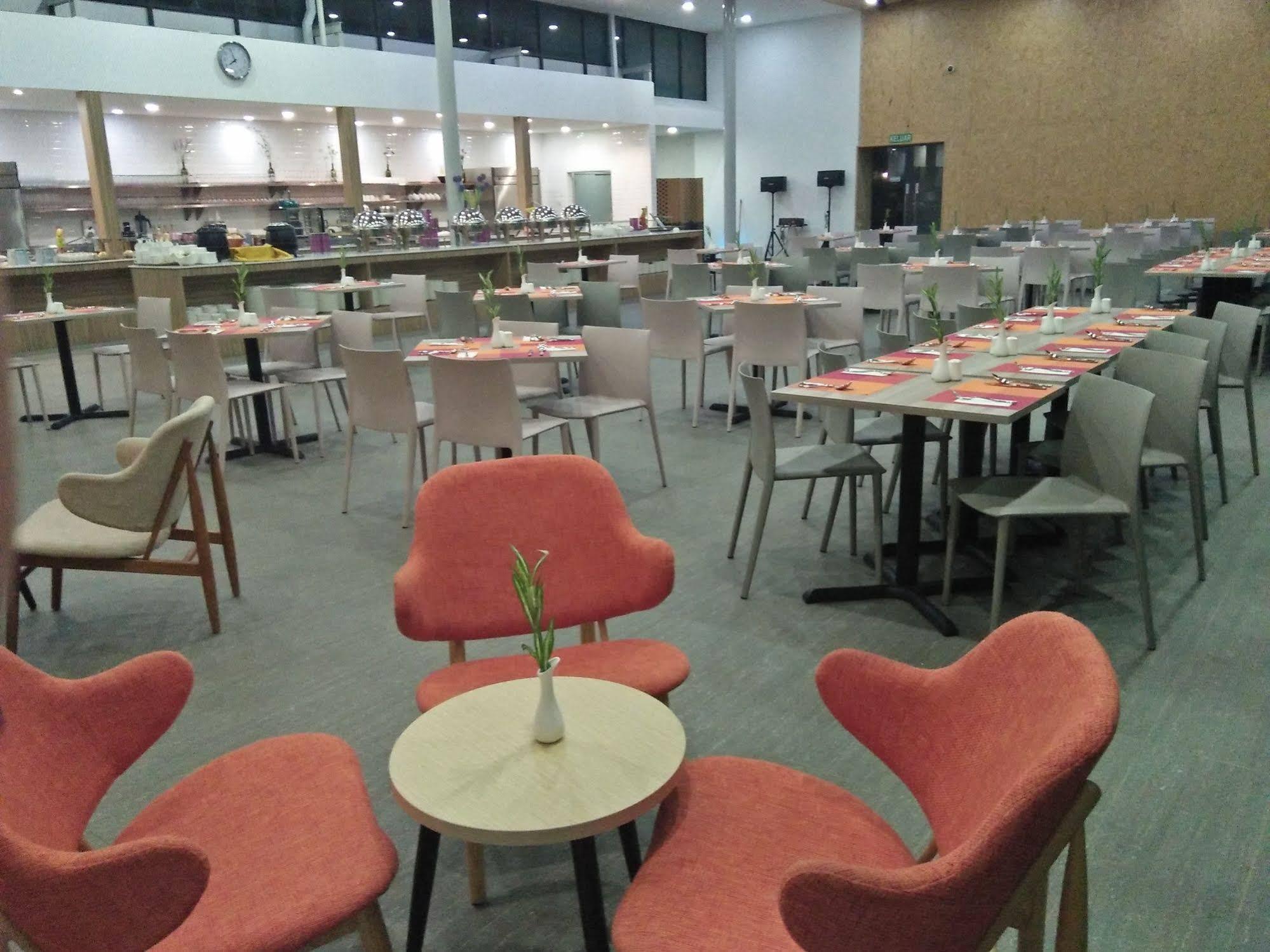 Lakeview Terrace Resort Pengerang Bagian luar foto