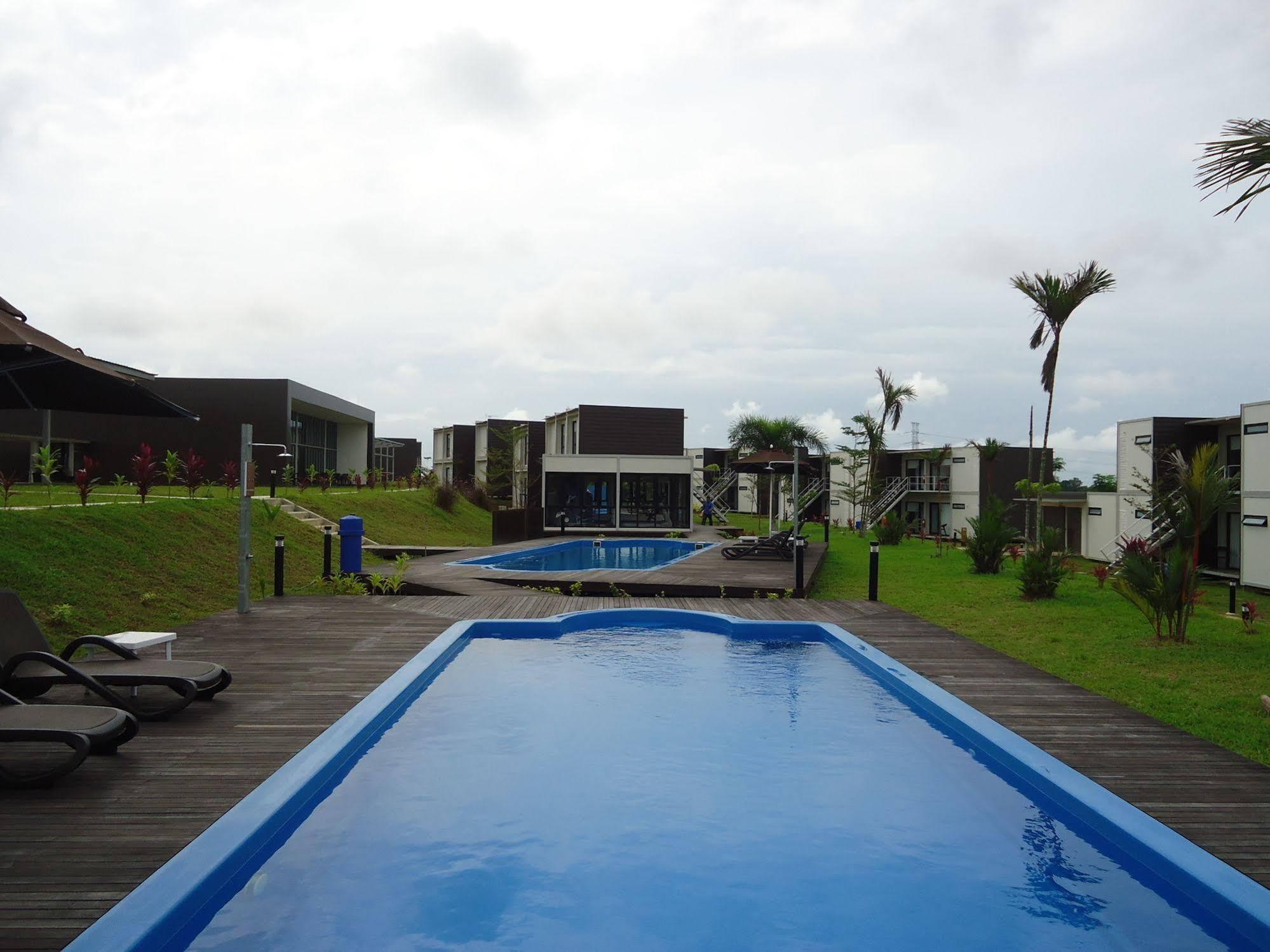Lakeview Terrace Resort Pengerang Bagian luar foto