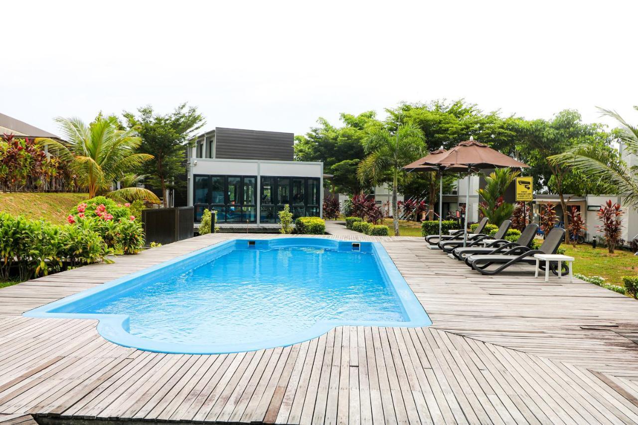 Lakeview Terrace Resort Pengerang Bagian luar foto
