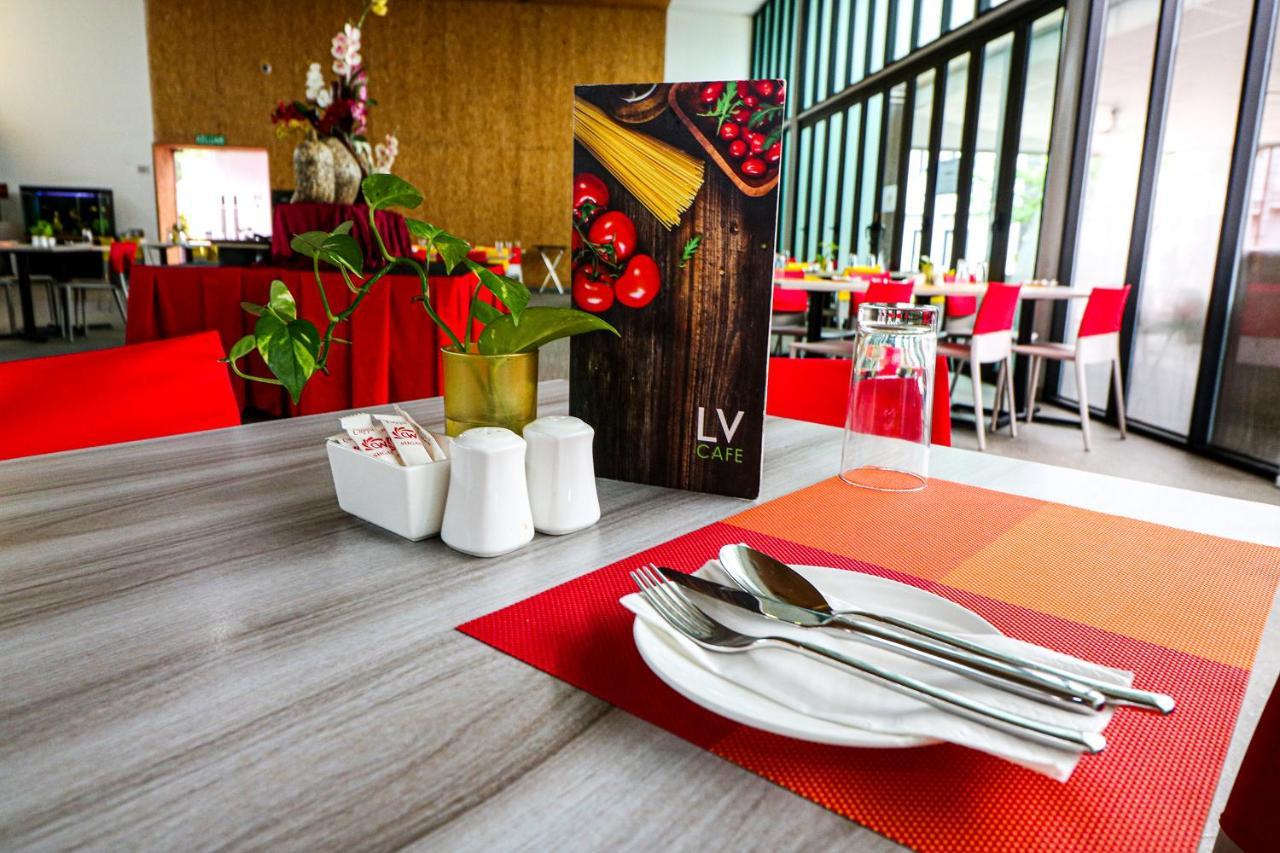 Lakeview Terrace Resort Pengerang Bagian luar foto