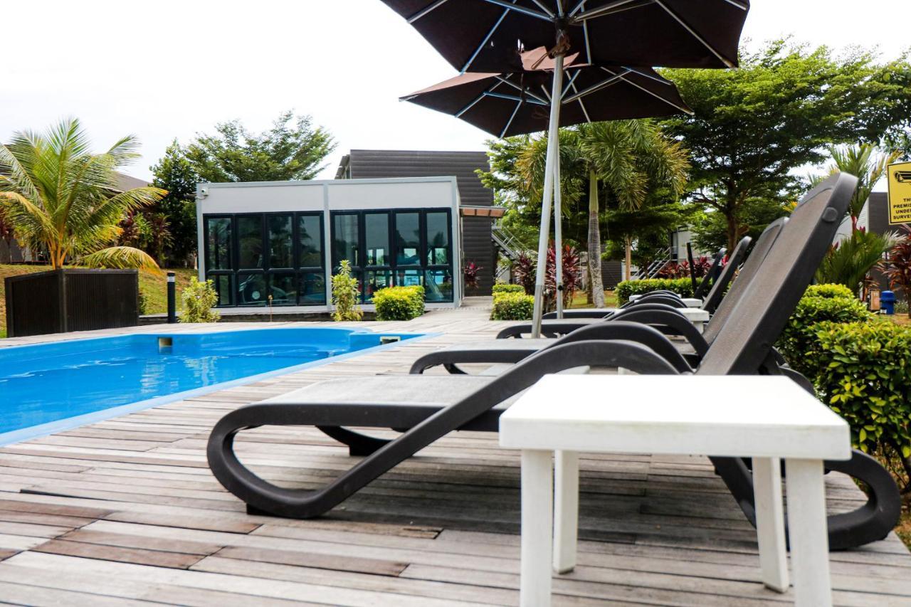 Lakeview Terrace Resort Pengerang Bagian luar foto