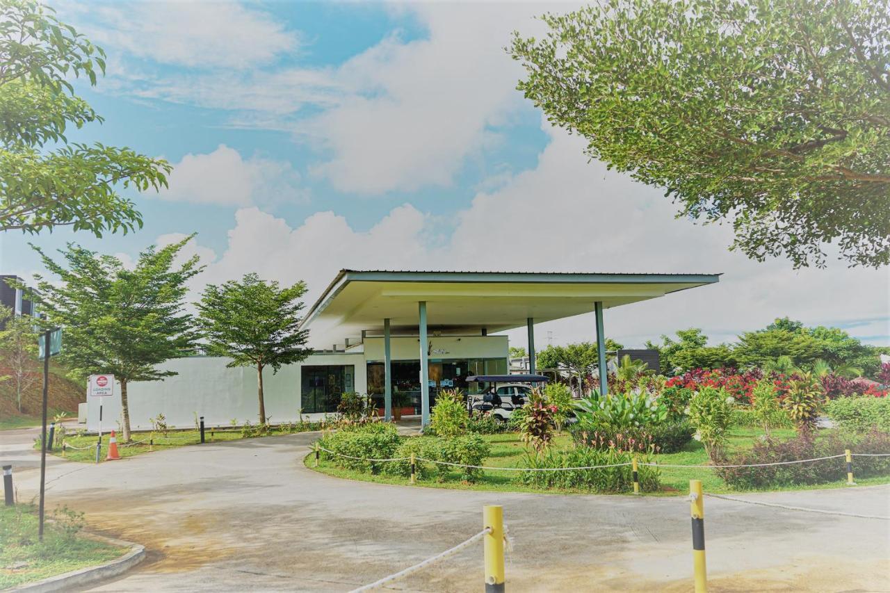 Lakeview Terrace Resort Pengerang Bagian luar foto
