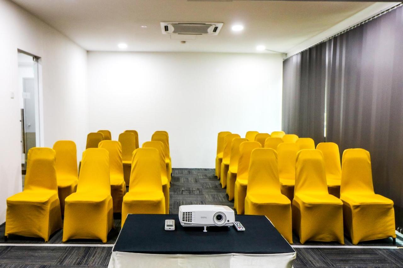 Lakeview Terrace Resort Pengerang Bagian luar foto