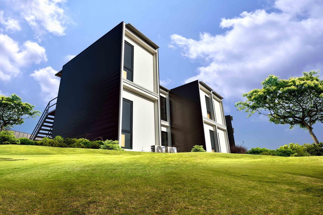 Lakeview Terrace Resort Pengerang Bagian luar foto