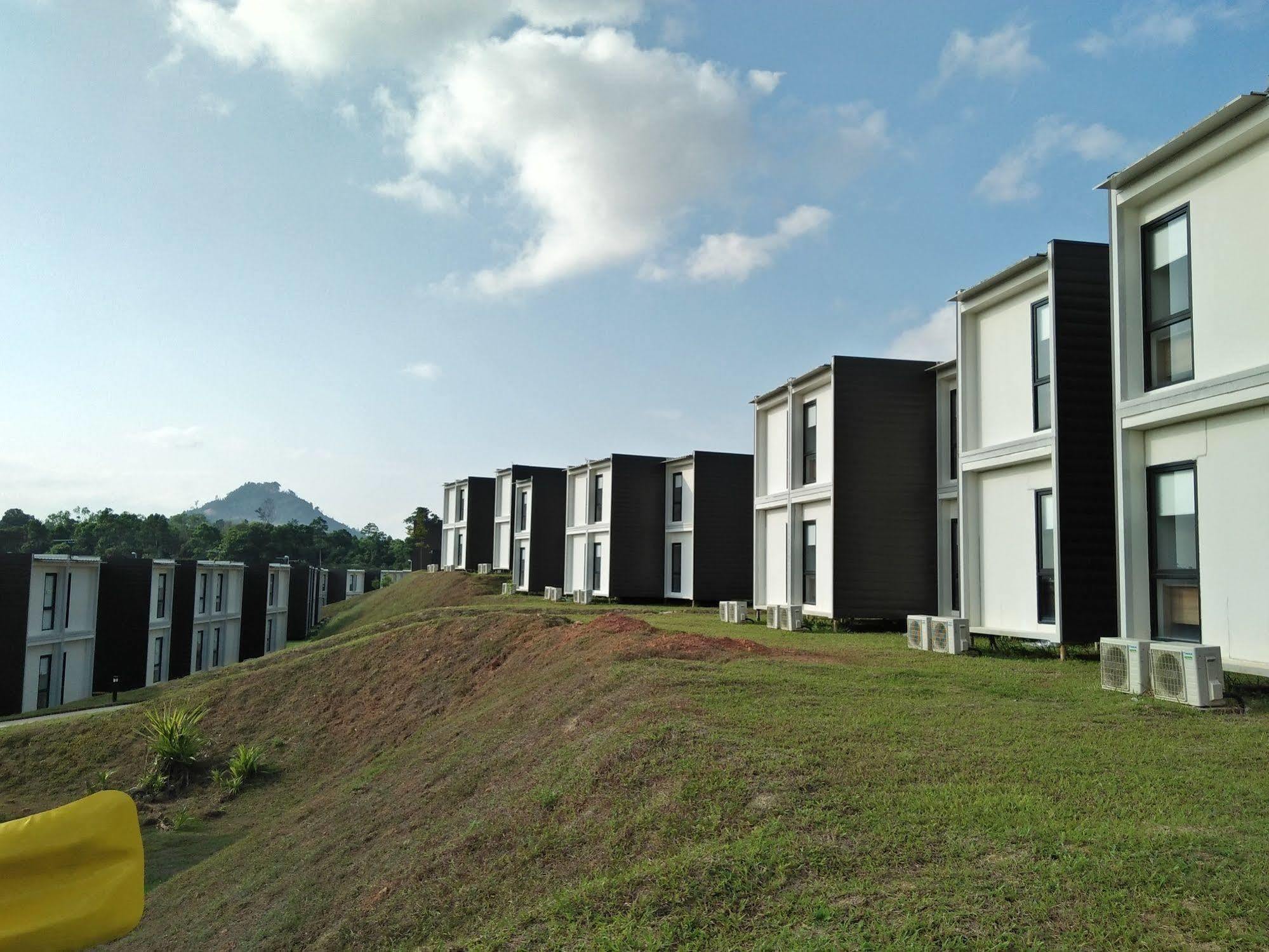 Lakeview Terrace Resort Pengerang Bagian luar foto