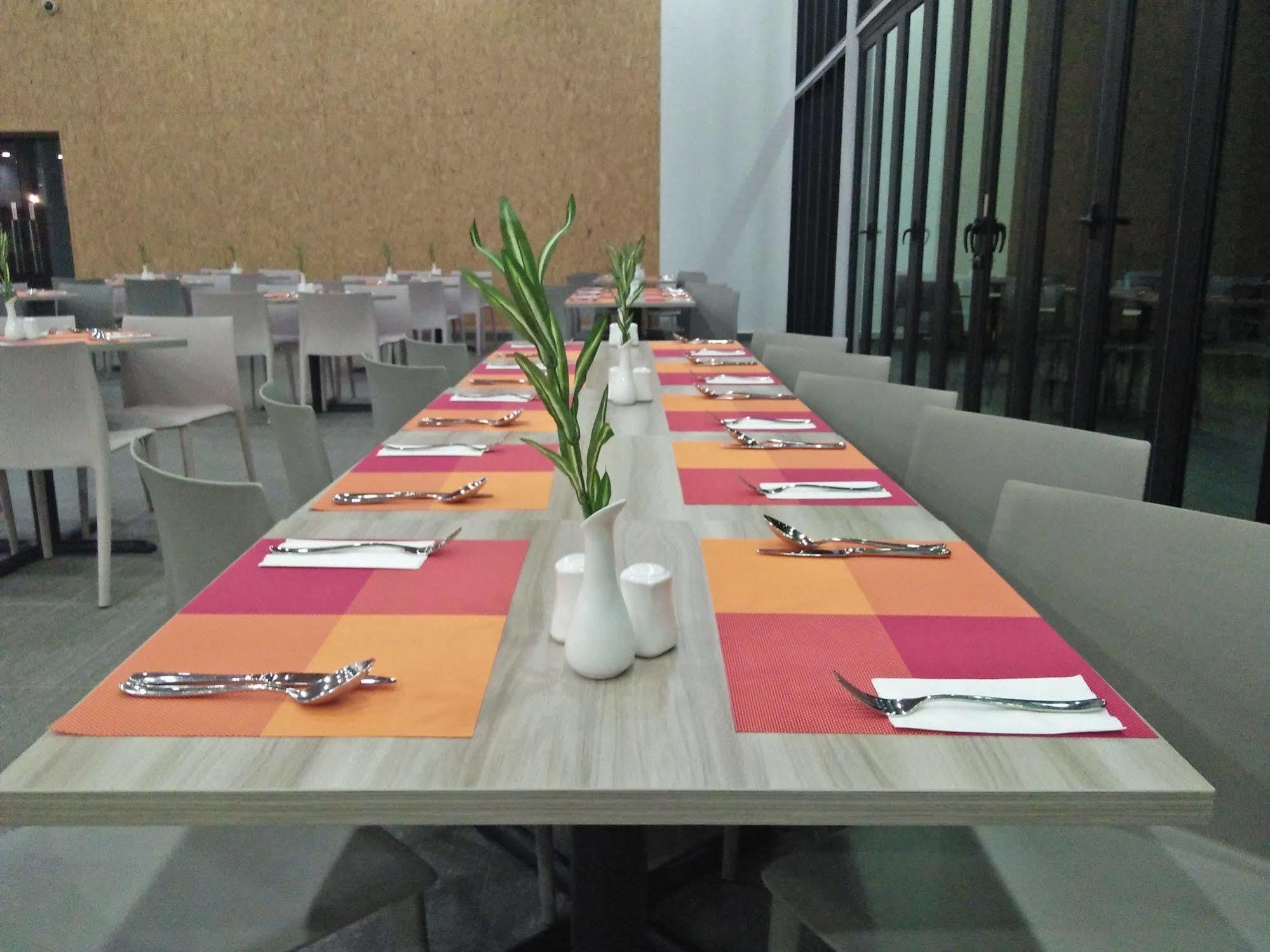 Lakeview Terrace Resort Pengerang Bagian luar foto