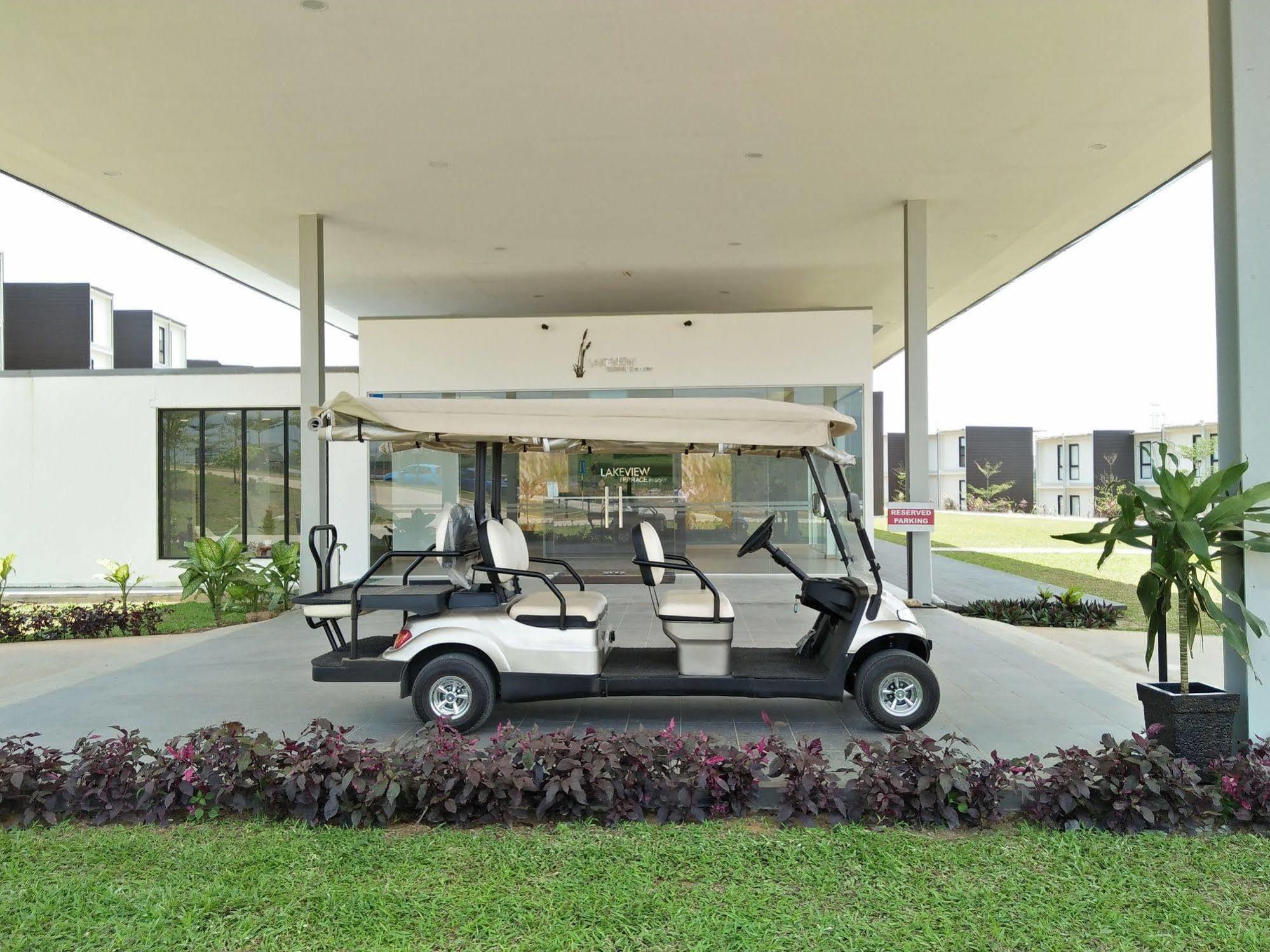 Lakeview Terrace Resort Pengerang Bagian luar foto