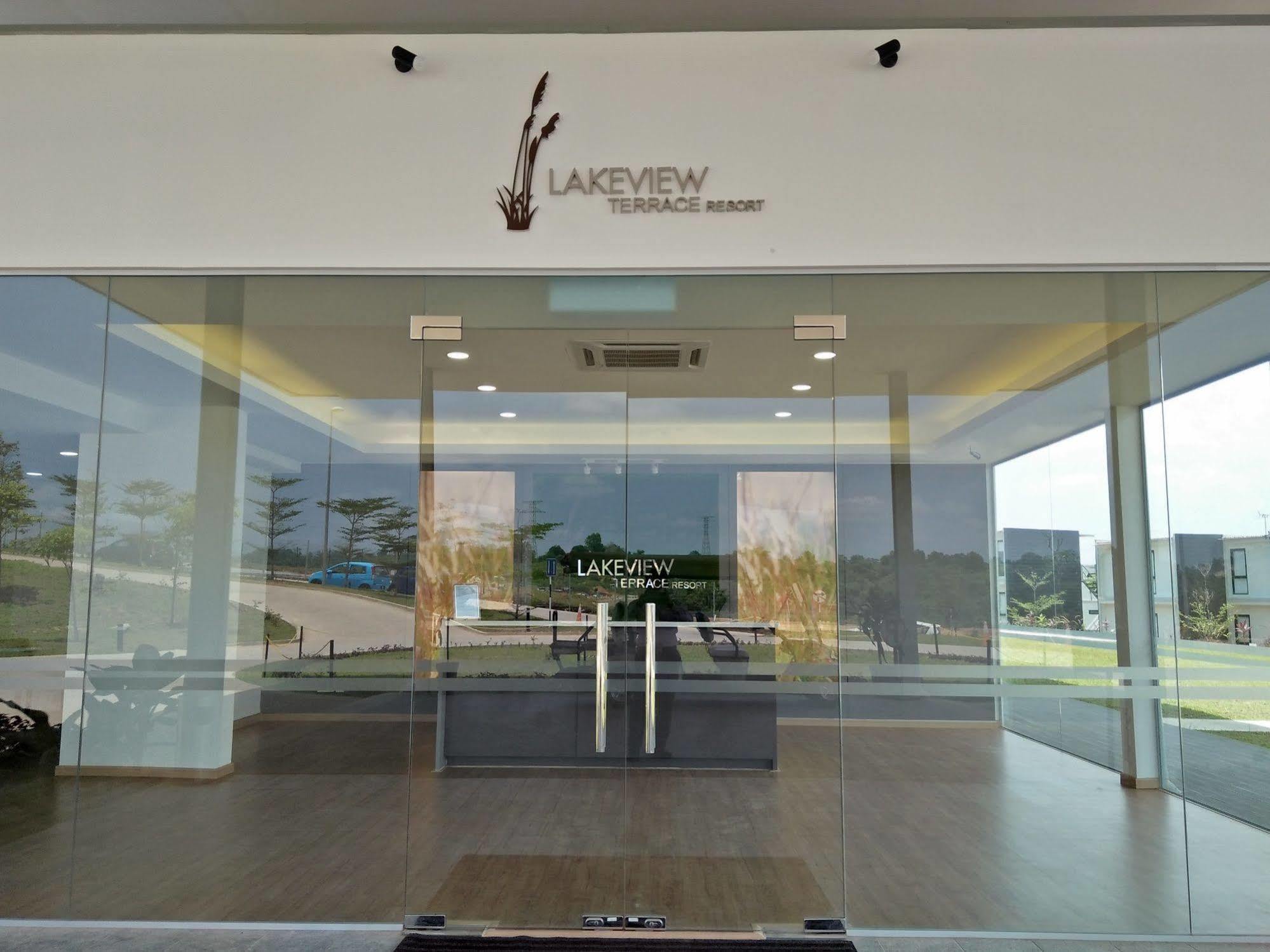 Lakeview Terrace Resort Pengerang Bagian luar foto