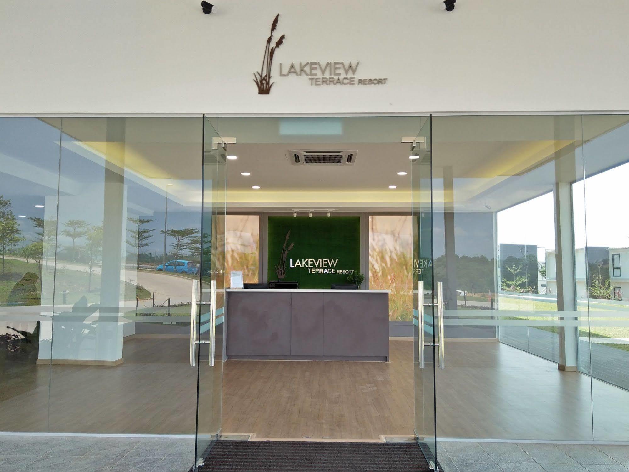 Lakeview Terrace Resort Pengerang Bagian luar foto