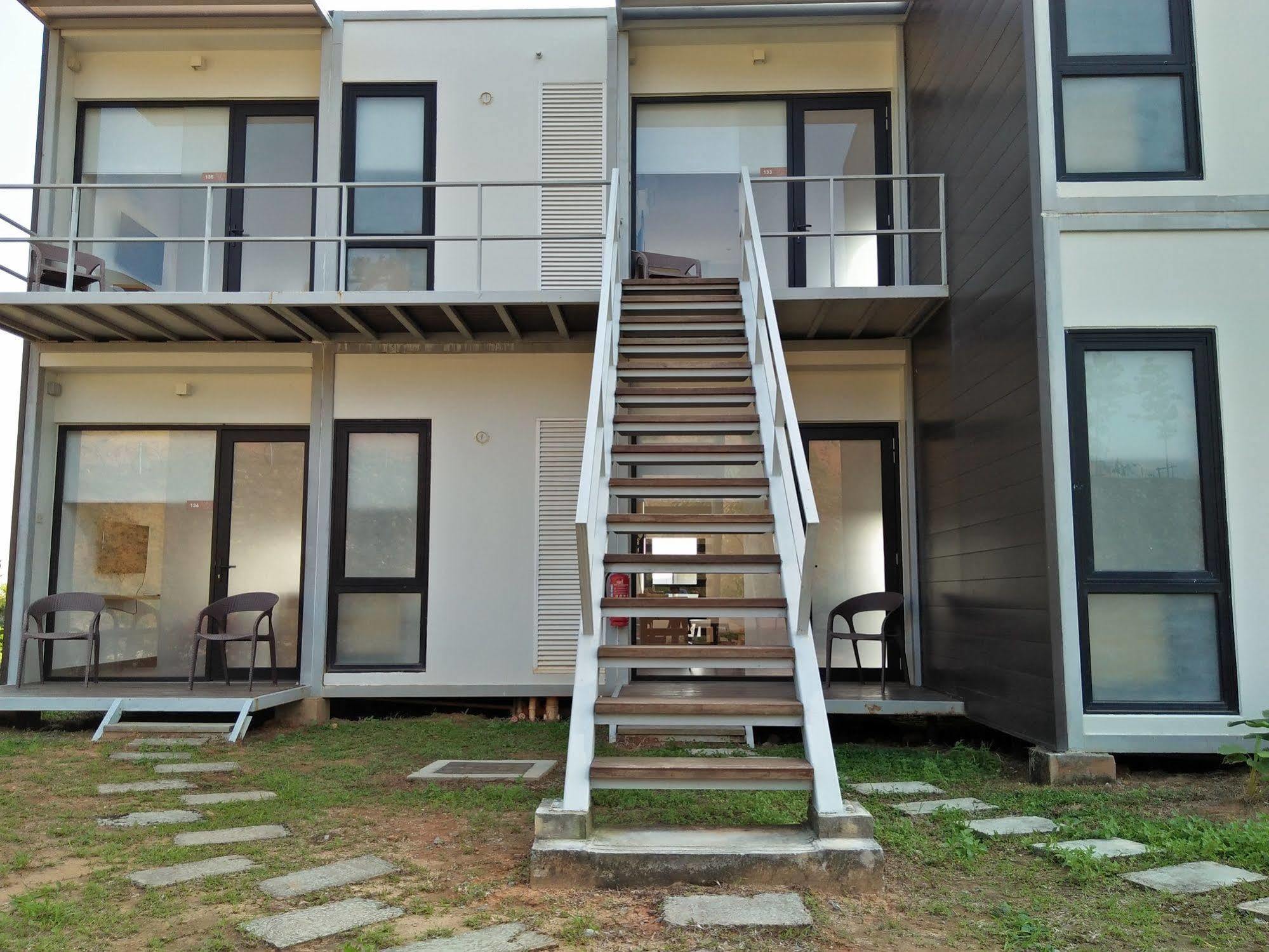 Lakeview Terrace Resort Pengerang Bagian luar foto
