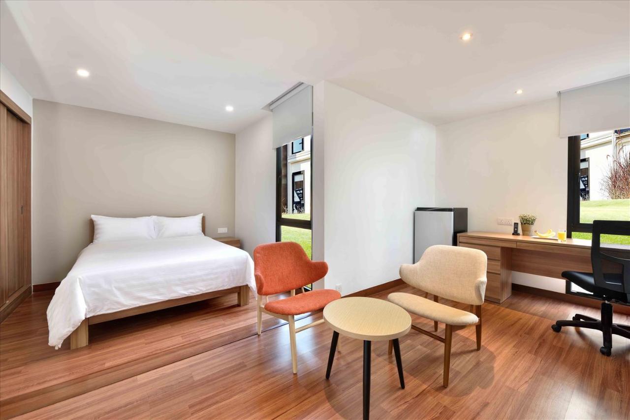 Lakeview Terrace Resort Pengerang Bagian luar foto